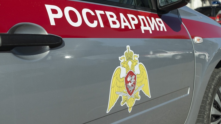 В Краснодаре пьяный  мужчина, угрожая ножом, угнал машину у таксиста