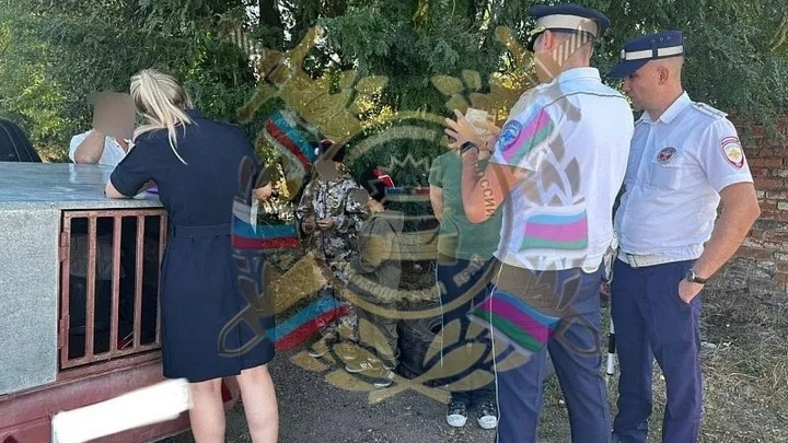 Детки в клетке. Злая мать посадила в вольер с собакой своих непослушных детей в Краснодарском крае