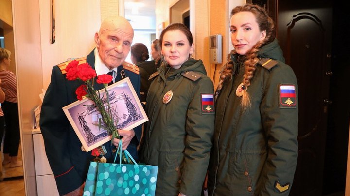 Поздравления фронтовику: В Новосибирске поздравили 99-летнего защитника Отечества