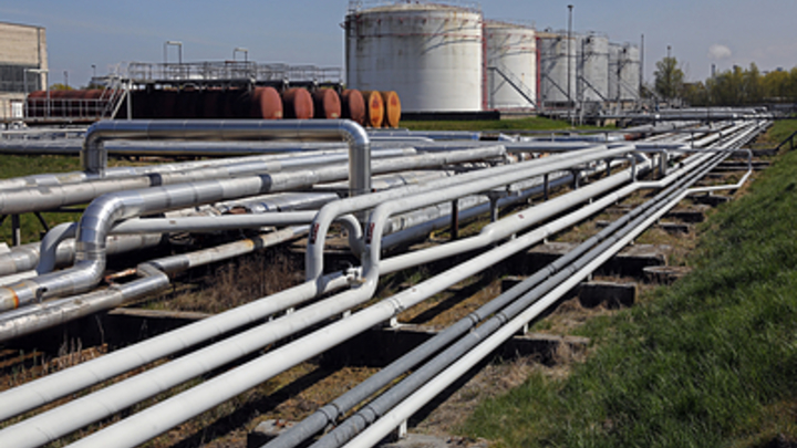 Назван вероятный срок принятия ЕС эмбарго на нефть из России - NYT