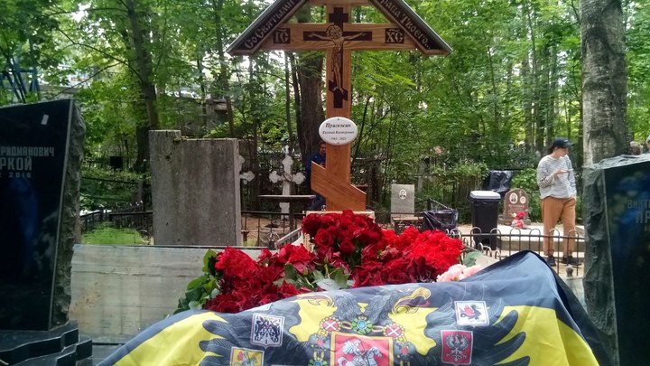 Тайные знаки на могиле Пригожина: Что сразу бросилось в глаза