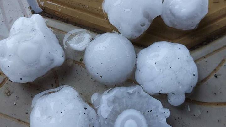 Под Апшеронском град побил 55 крыш