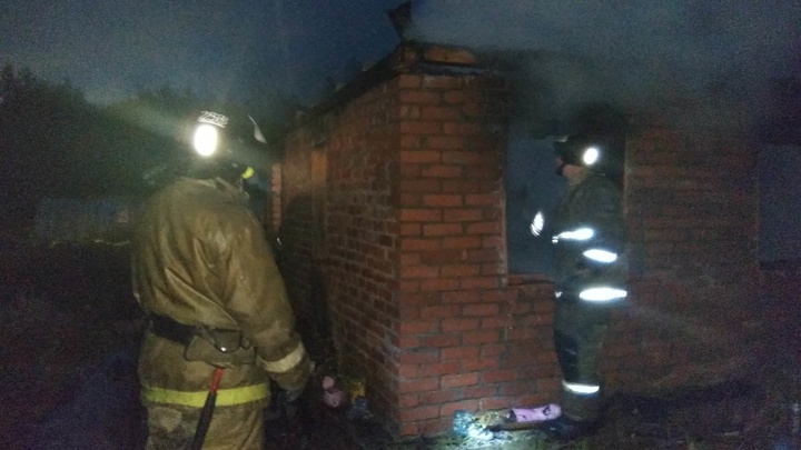 Один человек погиб при пожаре из-за самогонного аппарата в Екатеринбурге