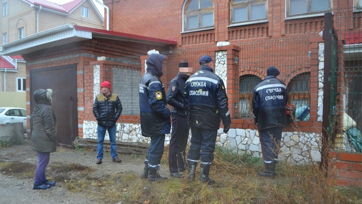 В Челябинске бойцовские псы не пускали спасателей к мёртвой хозяйке