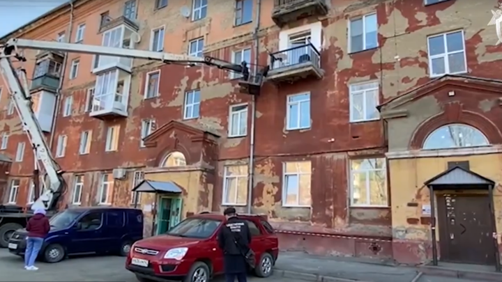 В Кемерове обрушилась часть фасада многоквартирного дома