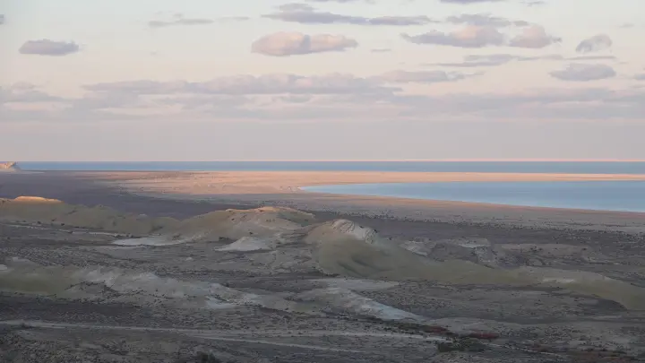 Земля оживает: дно Аральского моря поднимается с пугающей скоростью