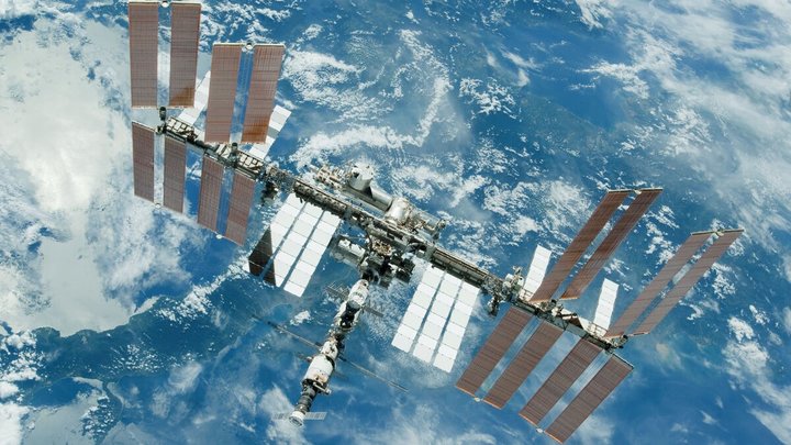 Современные войны начнутся в космосе: Рогозин рассказал о боевой части Роскосмоса