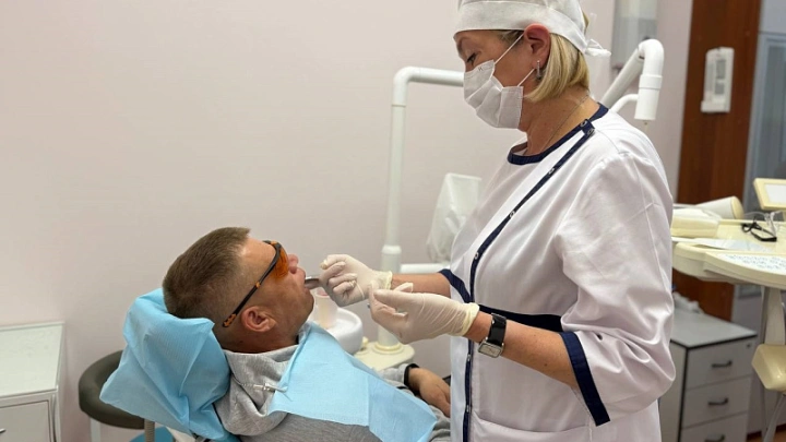 Прямая линия с губернатором: бесплатное протезирование зубов для ветеранов СВО в Архангельской области