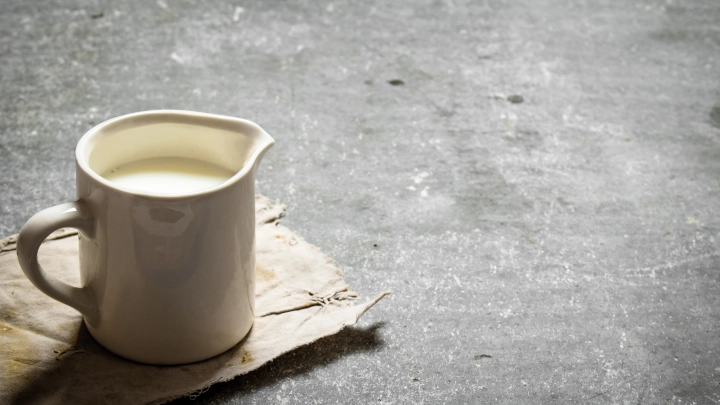 Что на самом деле кефир делает с кишечником: Врач развеяла известный миф. Перед сном и натощак - особенно опасно Что на самом деле кефир делает с кишечником: Врач развеяла известный миф. Перед сном и натощак - особенно опасно