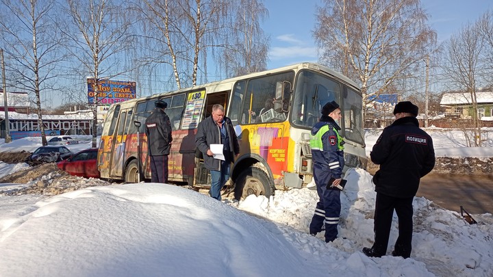В Иванове пассажирский автобус попал в ДТП: видео с места происшествия