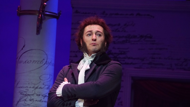 Советский хлам: вандалы опубликовали видео уничтожения памятника Пушкину в Черновцах