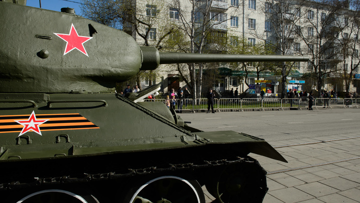 Ленобласть готова спасти от сноса танк-памятник Т-34 из соседней Нарвы: безопасное убежище