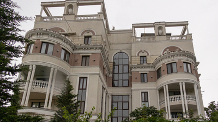 Хватит на 14 Ланцетов: Сколько стоит квартира Зеленского в Крыму?