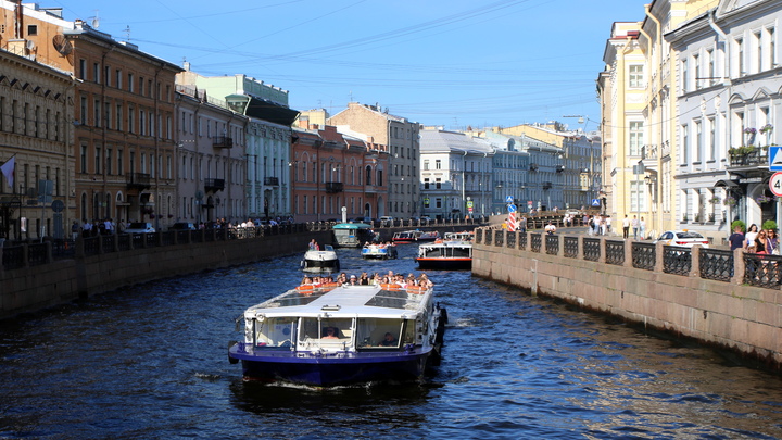 Власти Петербурга снизили штрафы за неуплату курортного сбора, но не для туристов