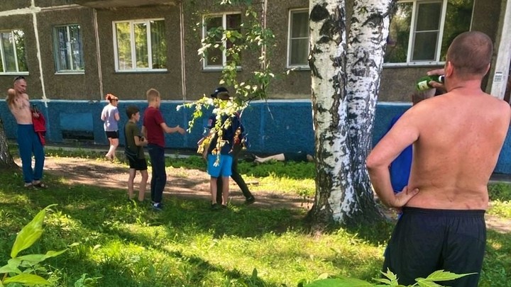 В Кузбассе ещё одна старушка выпала из окна и умерла