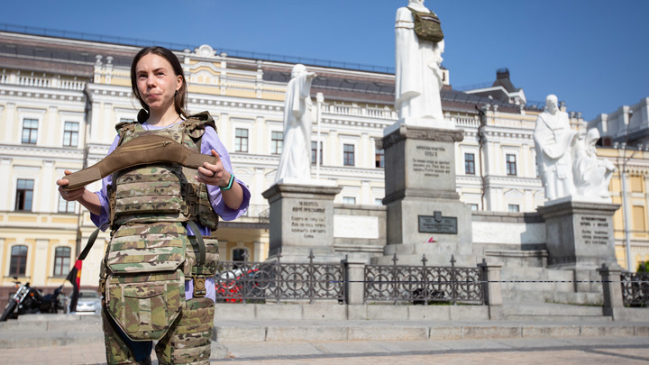 Новая украинская реальность: Женщин начали загонять на фронт