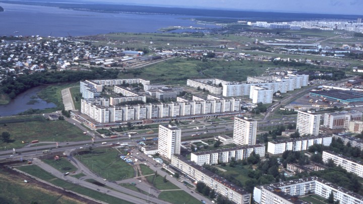 Целовал девочку?: Жители Набережных Челнов едва не линчевали мигранта