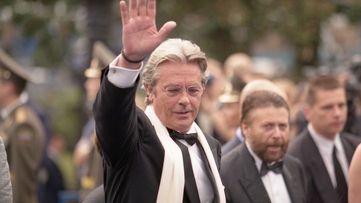 Капризы 85-летнего Алена Делона осудил коллега из России: Он миллиардер, а я должен вкалывать