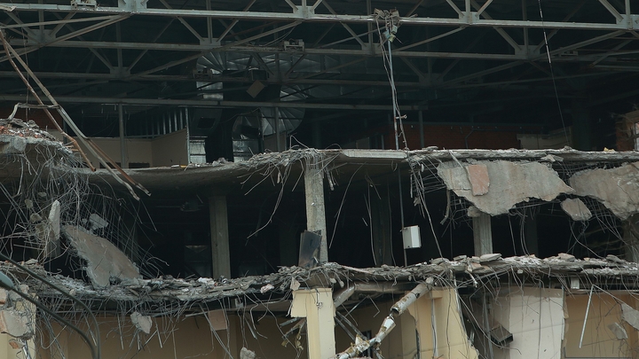 Колизей канул в лету: в 15 микрорайоне Самары сносят торговый центр