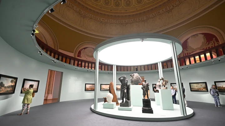 В музее волонтёр очистил от пыли ценный экспонат и испортил его