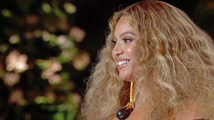 Бейонсе исполнила песню группы Любэ: Санкции США, говорите?