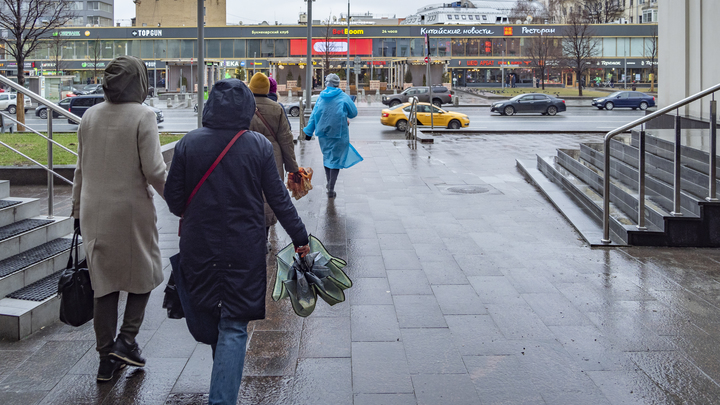 В Краснодаре и приморских городах Кубани машины покрылись песком после дождя