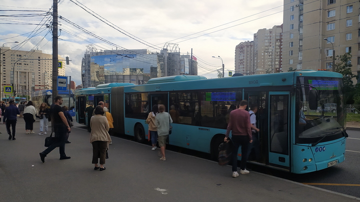 Смольный рассказал, как решит проблему горящих автобусов