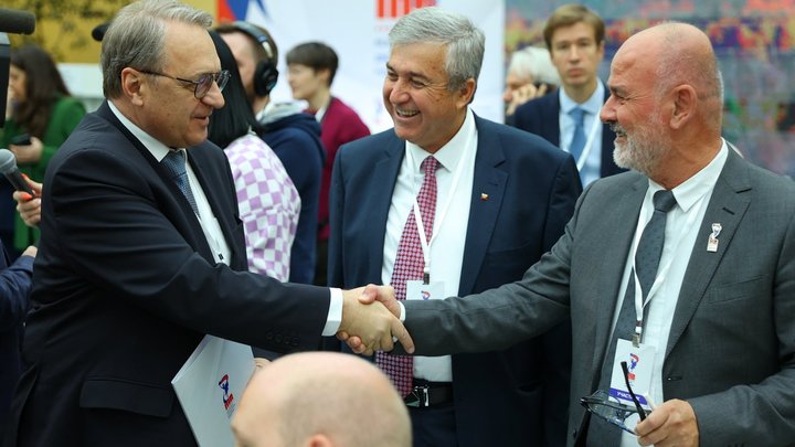 С Россией в сердце: Тысячи человек чествовали русских в Европе - от Австрии до Швейцарии