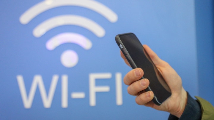 Новая схема мошенников: ваши данные крадут через поддельные сети Wi-Fi