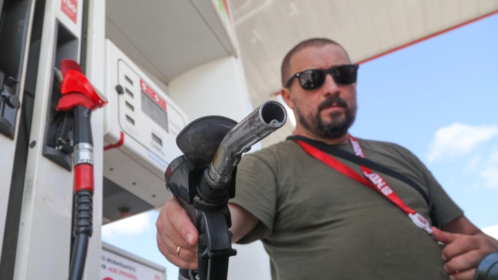 Началось? В Москве - дефицит бензина. Автомобилистам дали совет