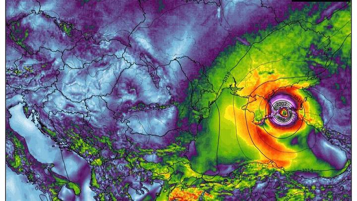 На Сочи, Геленджик, Анапу и другие курорты надвигается первый в России тропический тайфун