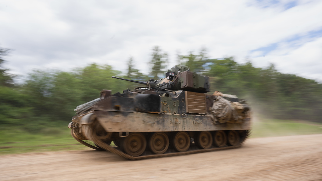 российский танк против украинских. вежливые люди армия россии. российский танк против украинских. российский танк против украинских. современные российские танки.