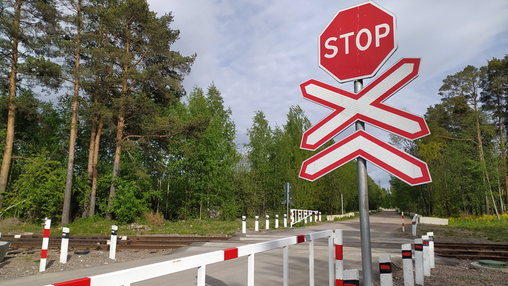 Француз протаранил шлагбаум на границе, торопясь в Россию
