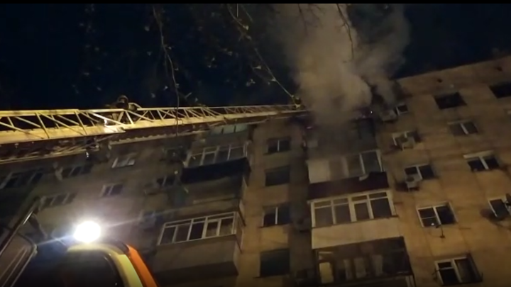 В Краснодаре потушили пожар в горящей девятиэтажке на улице Московской