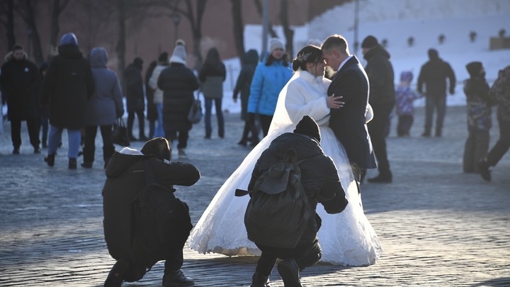 Журналисты опровергли приметы о високосном годе на примере статистики браков и разводов