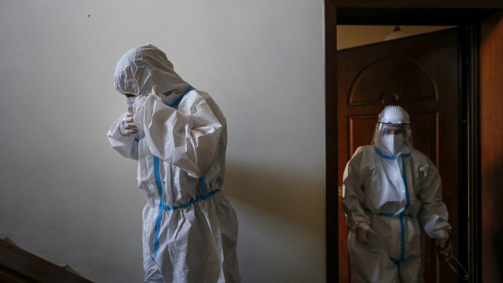 Продолжают травить людей: Пульмонолог назвал главную ошибку при лечении коронавируса