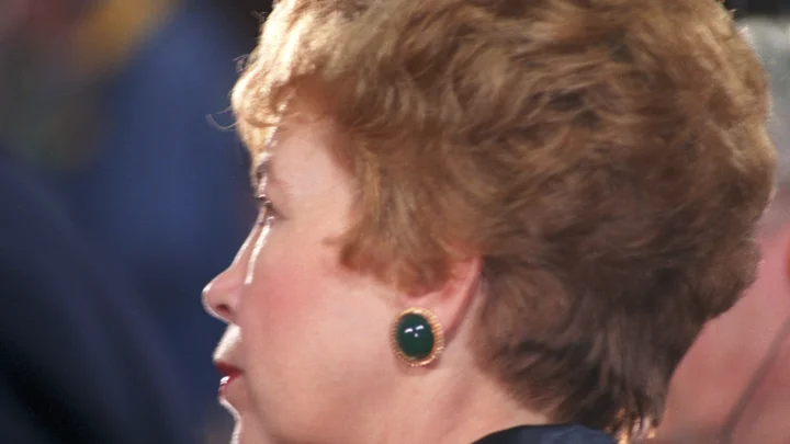 Бриллиантовая кредитка Раисы Горбачёвой: Михаил Сергеевич это отрицал, 100-летний историк — сказал, что знает