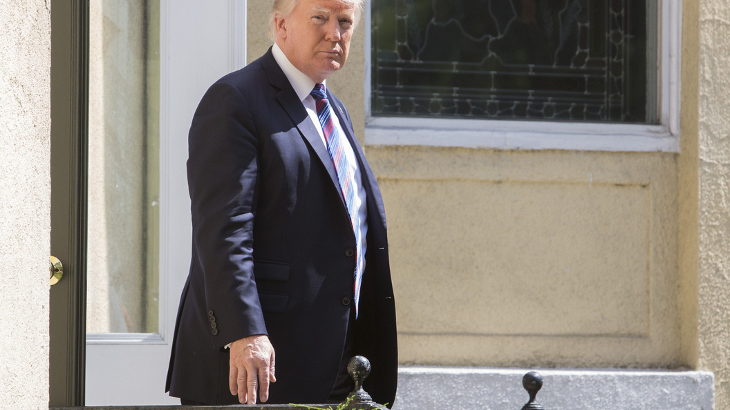 Трамп возмутился, почему Клинтон можно было врать, а Флинну - нет Трамп возмутился, почему Клинтон можно было врать, а Флинну - нет