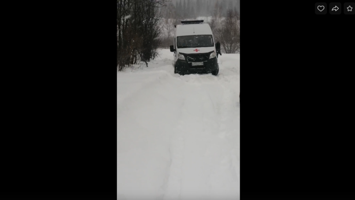 В Кузбассе две машины скорой помощи застряли из-за неубранного снега