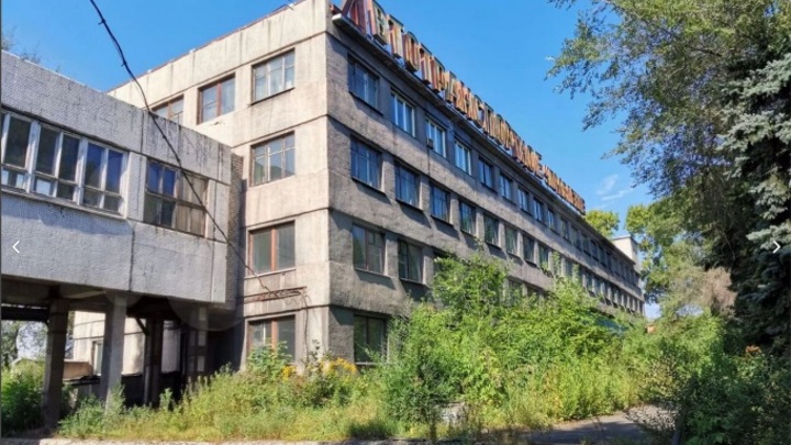 В Новокузнецке продают заброшенное здание за 30 миллионов рублей
