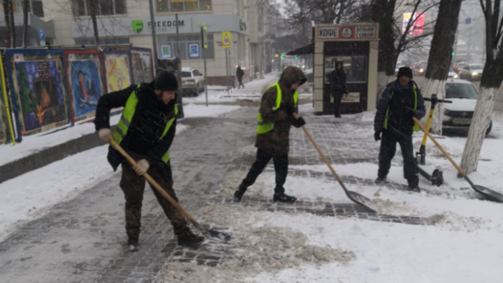 Моя хата с краю: Кто в Ростове должен отвечать за уборку снега во дворах многоквартирных домов