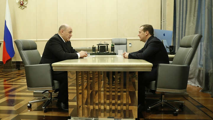 Сохранить социалку: Мишустин и Медведев прошлись по бюджету