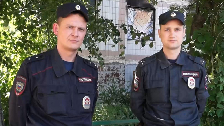 Полицейские в Чехове спасли маму с младенцем на пожаре