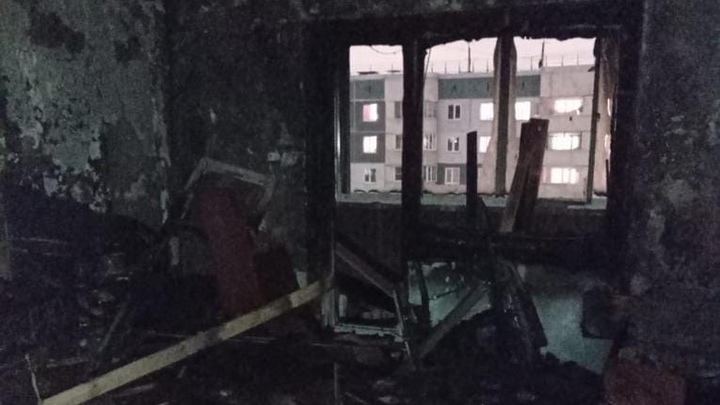 Два человека погибли при пожаре на улице Троллейной в Новосибирске