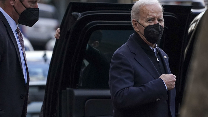 У нас есть хорошая традиция: Депутат попросил Байдена ввести против него санкции