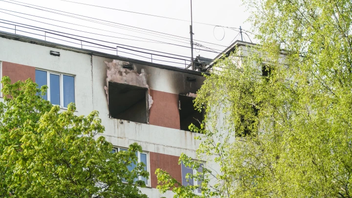 Четыре квартиры в огне: упавшие ветки стали причиной крупного пожара в Краснодаре