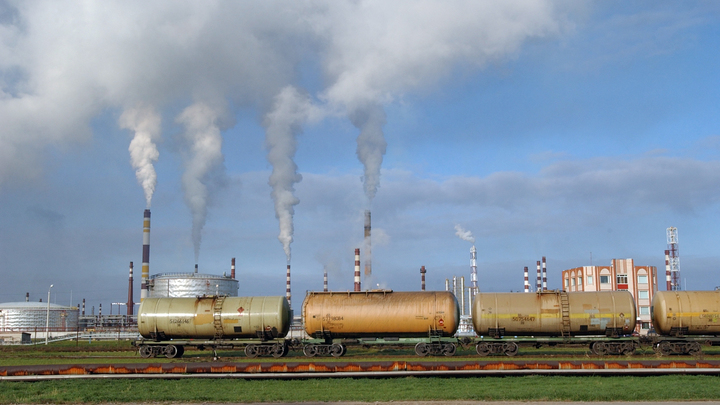 Блогер описал реальную схему европейского потолка для русской нефти: Мощно!