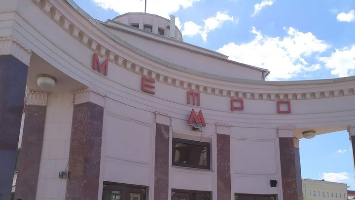 Как такое возможно?: Такер Карлсон сравнил метро Москвы и Нью-Йорка
