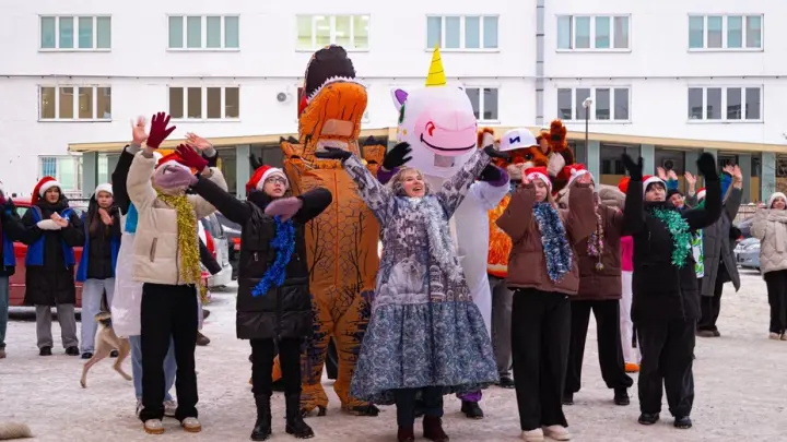 Ради веры в чудо: под окнами детской больницы в Челябинске прошёл яркий флешмоб