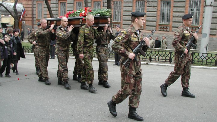 Скандал, о котором молчат. Мать погибшего добровольца вскрыла гроб и разоблачила обман